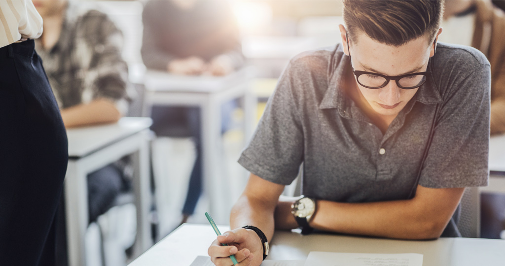 étudiant en examen